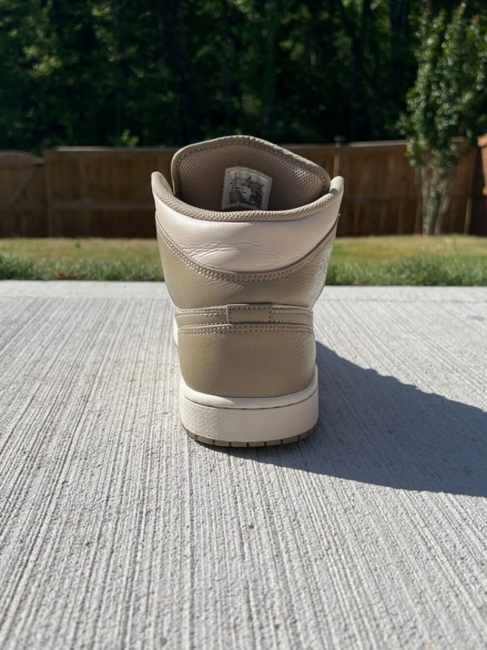 Jordan 1 mid Legend light brown %100 authentic - Picture 7 of 16